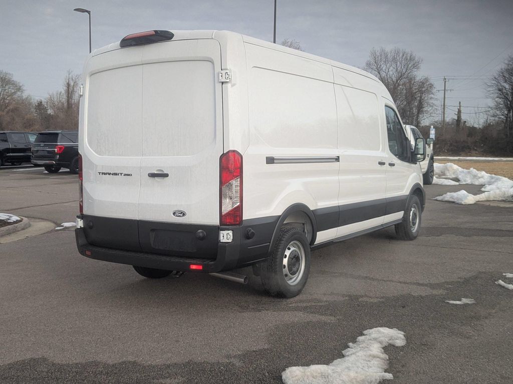 صورة 3 لـ 2026 FORD TRANSIT-250 BASE