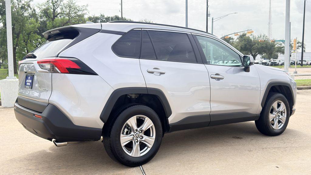 صورة 7 لـ 2025 Toyota RAV4 XLE