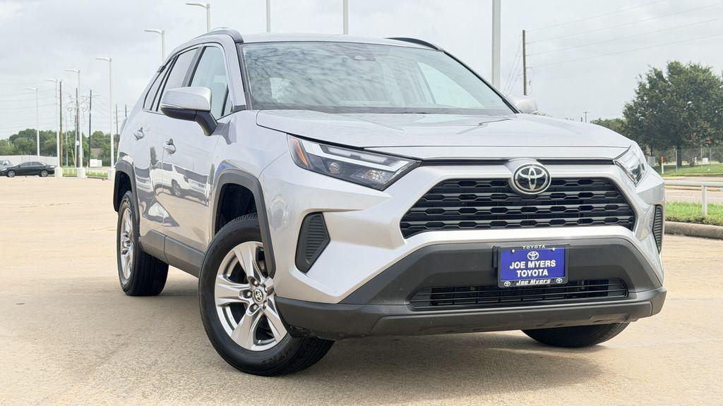 صورة 2 لـ 2025 Toyota RAV4 XLE