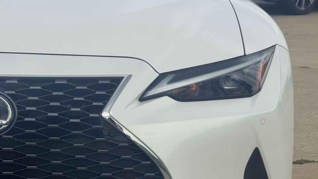 صورة 5 لـ 2024 Lexus IS 300 BASE