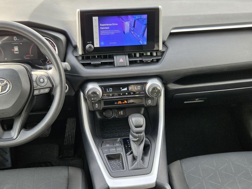 صورة مصغرة 17 لـ 2025 Toyota RAV4 XLE