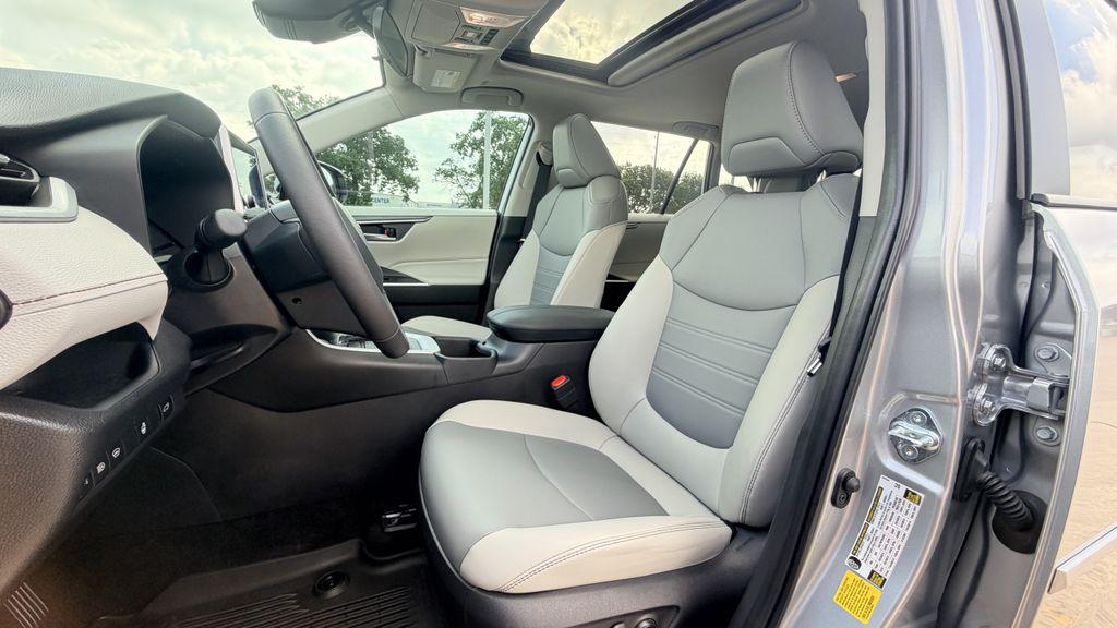 2025 Toyota RAV4 XLE PREMIUM 缩略图 28