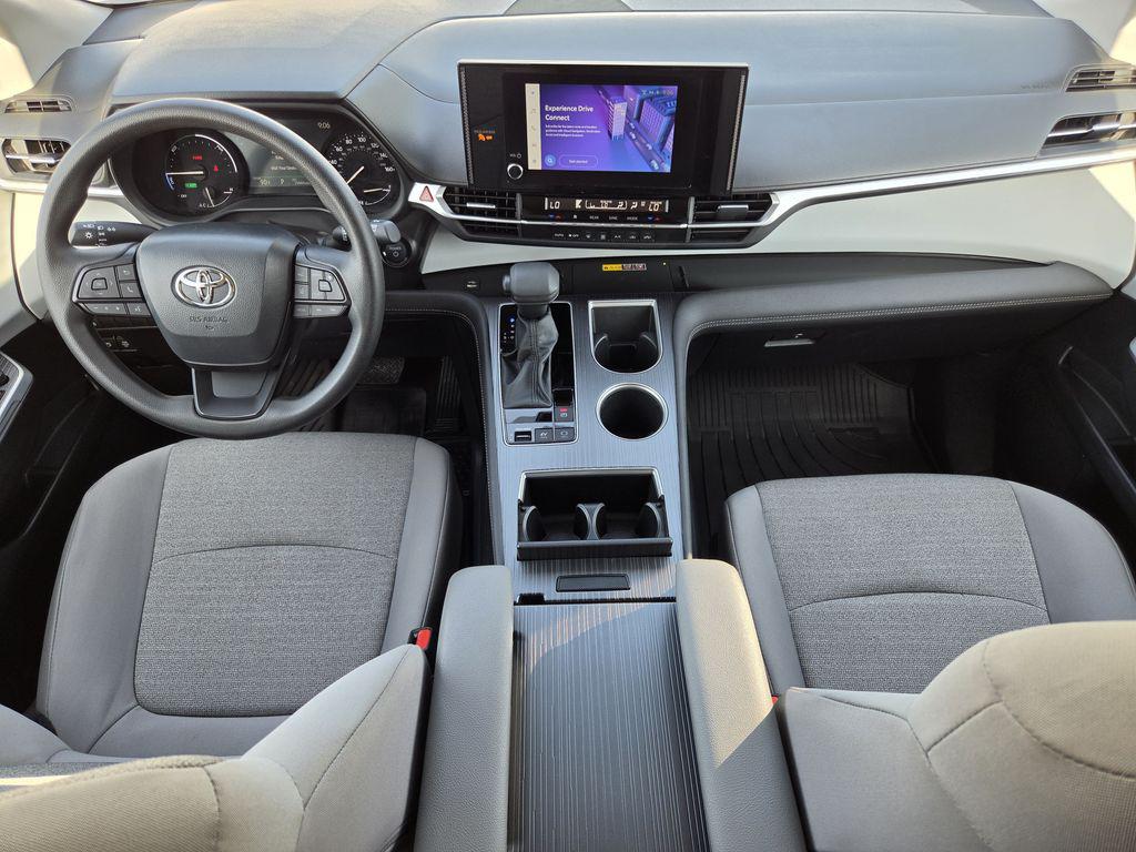 2025 Toyota SIENNA LE 缩略图 13