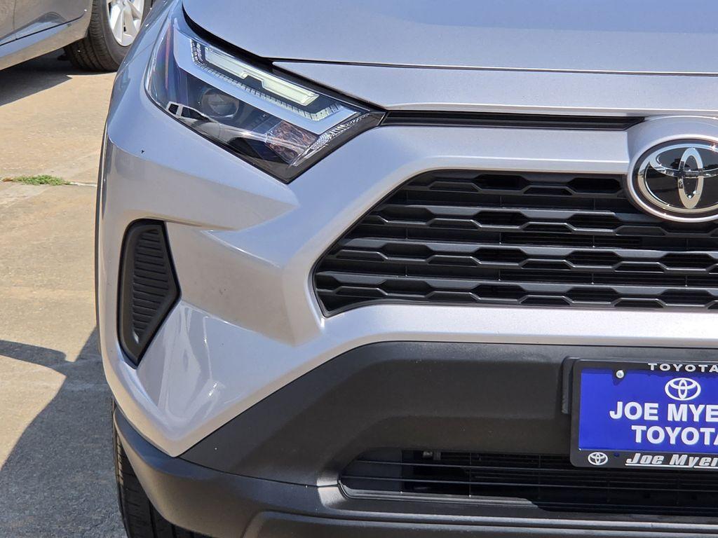 صورة 5 لـ 2025 Toyota RAV4 XLE