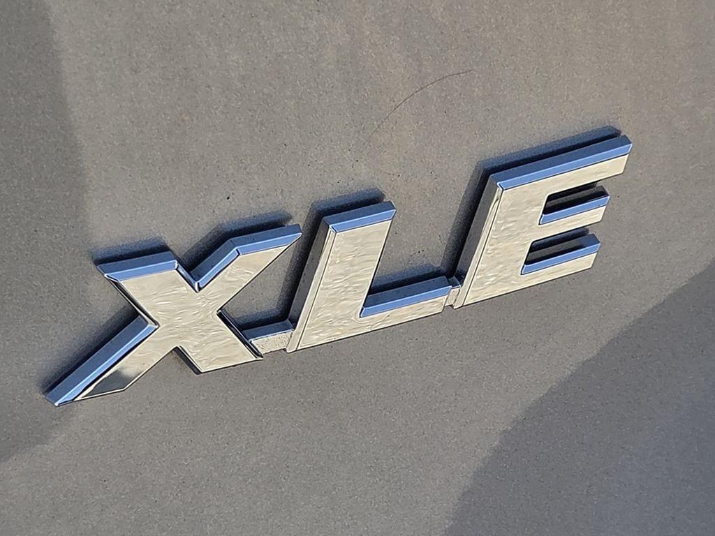 صورة 11 لـ 2025 Toyota RAV4 XLE