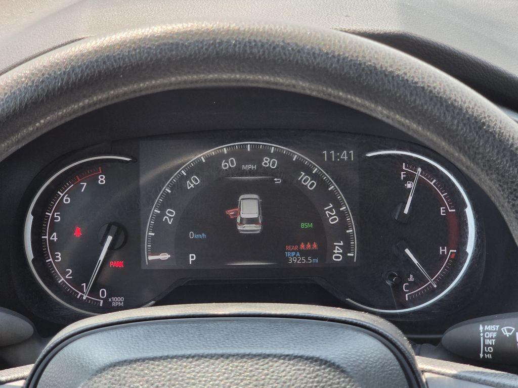 صورة 16 لـ 2025 Toyota RAV4 XLE