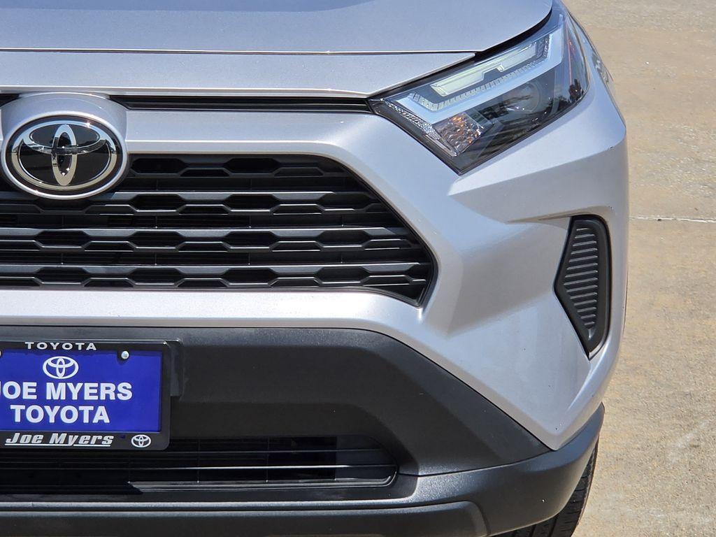 صورة 4 لـ 2025 Toyota RAV4 XLE