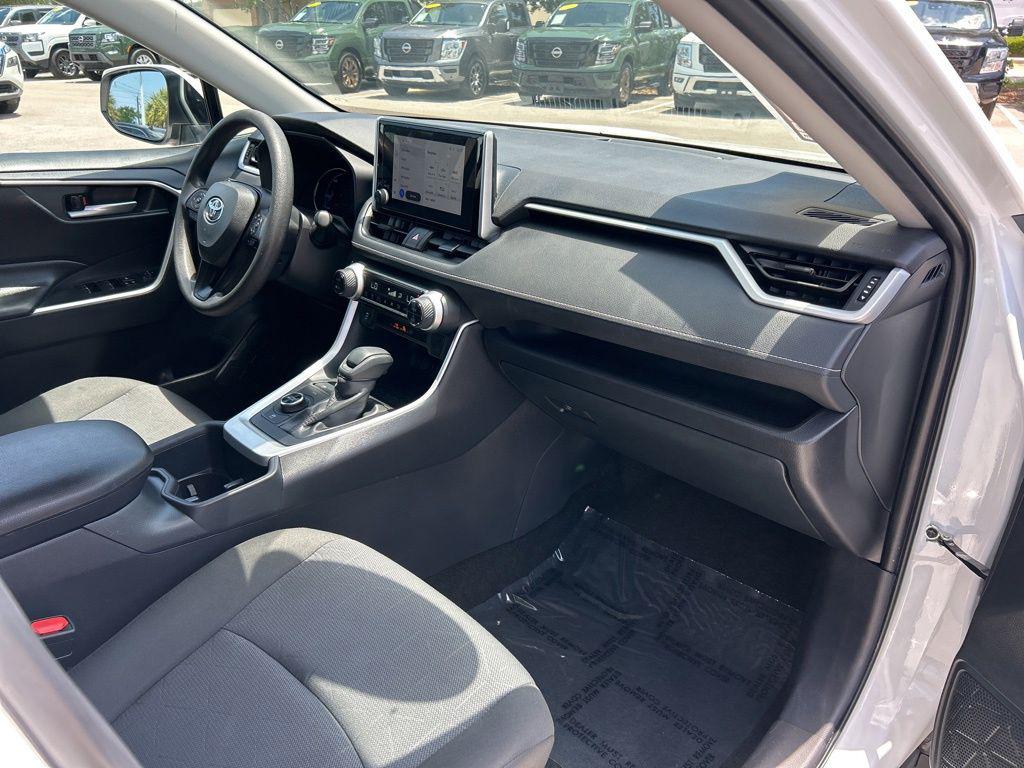 2025 Toyota RAV4 HYBRID XLE — миниатюра 40