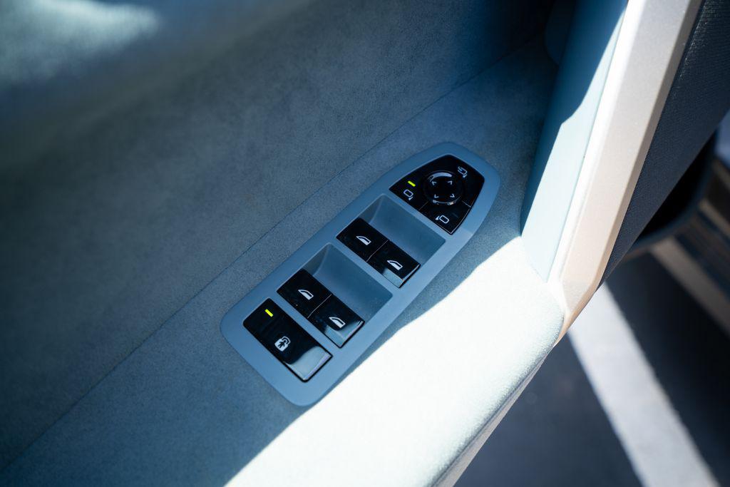 2024 BMW IX XDRIVE50 — миниатюра 29
