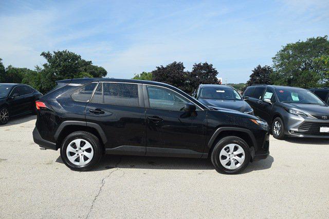 2025 Toyota RAV4 LE — фото 8