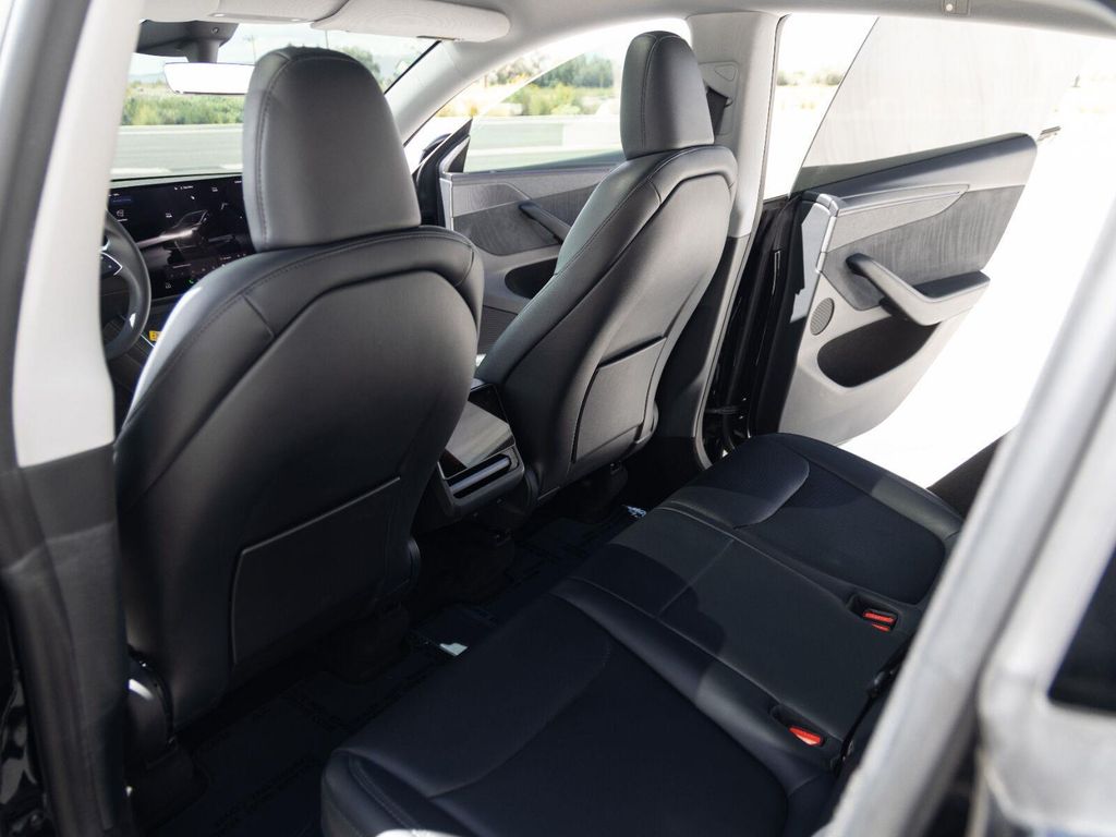 صورة 16 لـ 2026 Tesla MODEL Y PREMIUM ALL-WHEEL DRIVE