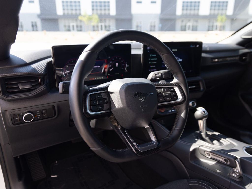 صورة مصغرة 17 لـ 2025 FORD MUSTANG GT