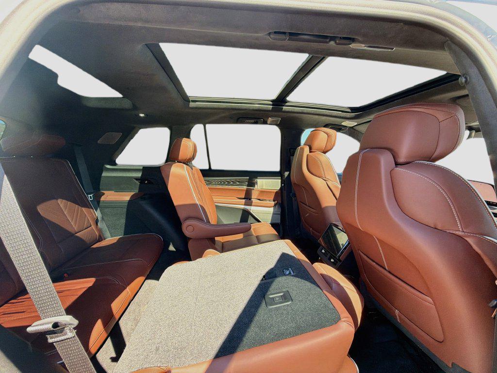 2026 Cadillac VISTIQ PLATINUM — миниатюра 30