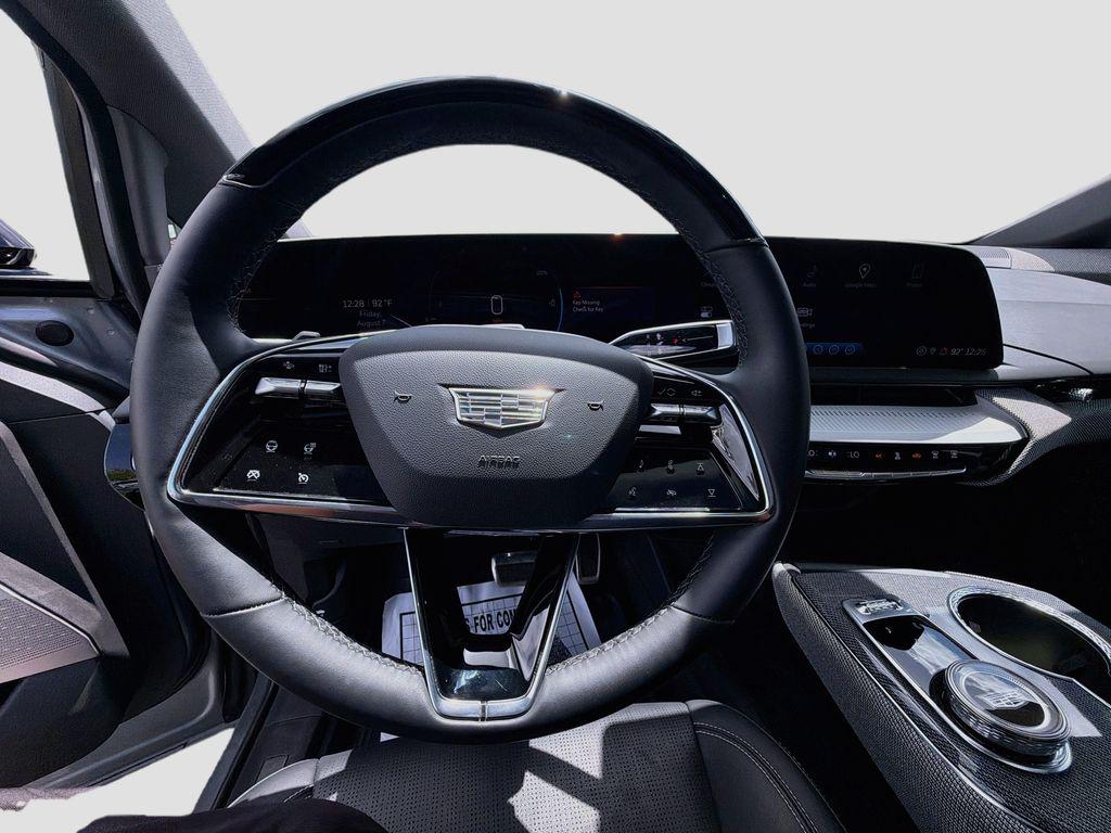 صورة 11 لـ 2025 Cadillac OPTIQ SPORT 2 AWD