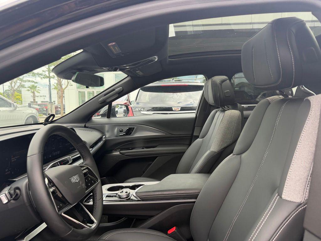 صورة 9 لـ 2024 Cadillac LYRIQ TECH