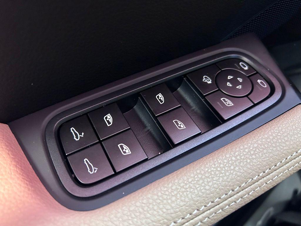 PORSCHE CAYENNE - 9