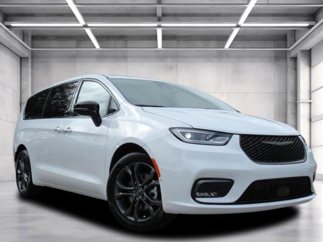 New 2026 Chrysler Pacifica L