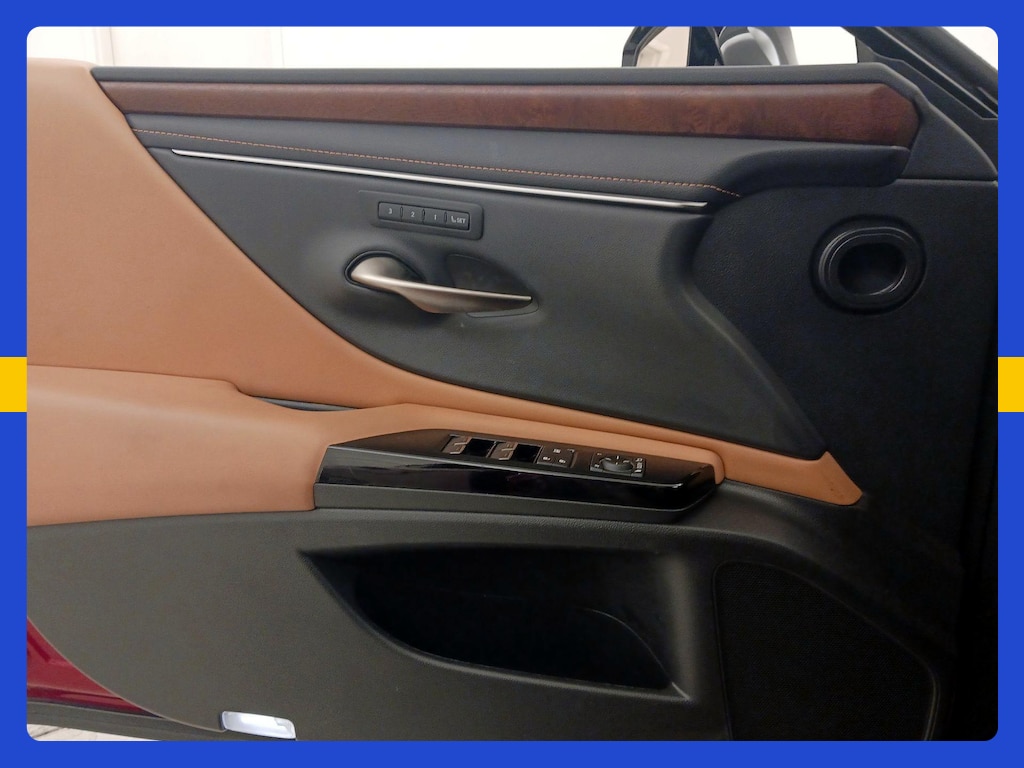 صورة 15 لـ 2024 Lexus ES 300H