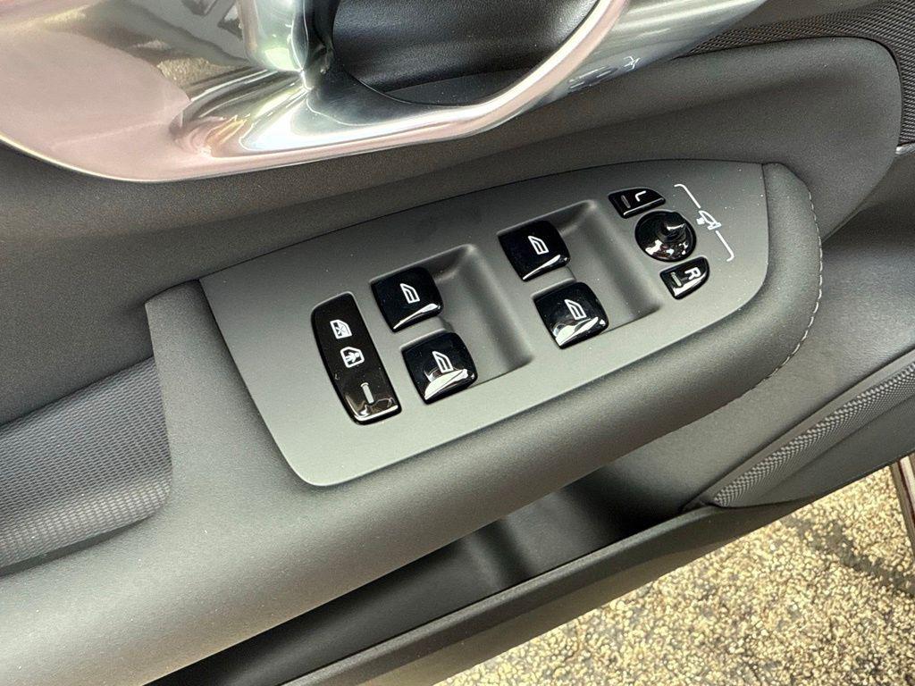 2026 Volvo XC90 B6 PLUS 7-SEATER — миниатюра 15