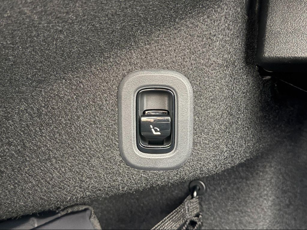 2025 Mercedes-BENZ AMG CLE 53 4MATIC+ — миниатюра 48