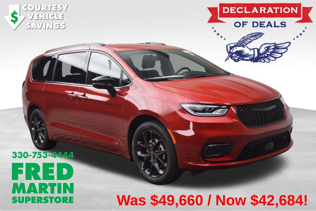 New 2026 Chrysler Pacifica Select