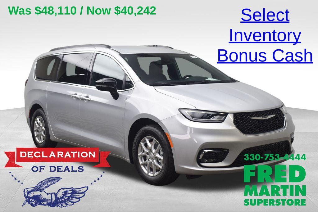 New 2026 Chrysler Pacifica Select