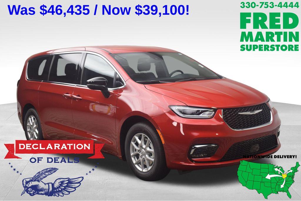 New 2026 Chrysler Pacifica Select