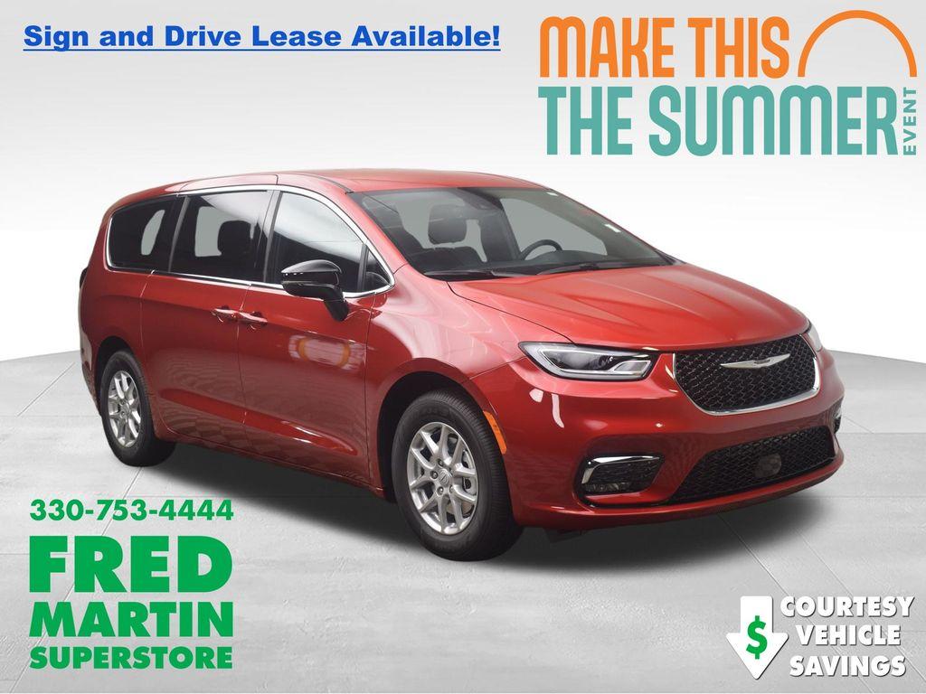New 2026 Chrysler Pacifica Select