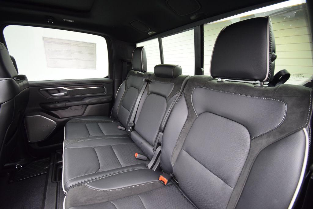 صورة مصغرة 29 لـ 2026 RAM 1500 LARAMIE