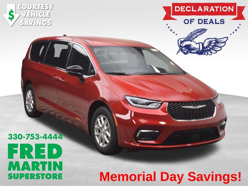 New 2026 Chrysler Pacifica Select