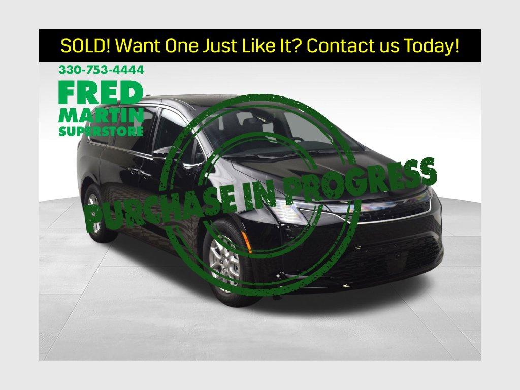 New 2027 Chrysler Pacifica SELECT