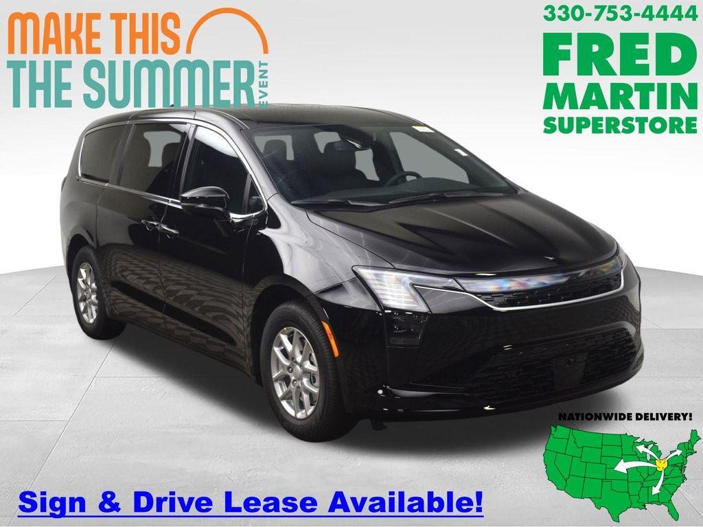 New 2027 Chrysler Pacifica SELECT