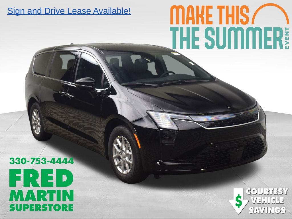 New 2027 Chrysler Pacifica SELECT