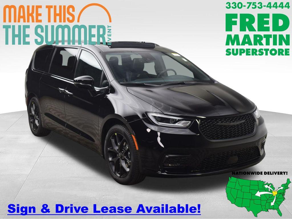 New 2026 Chrysler Pacifica Select