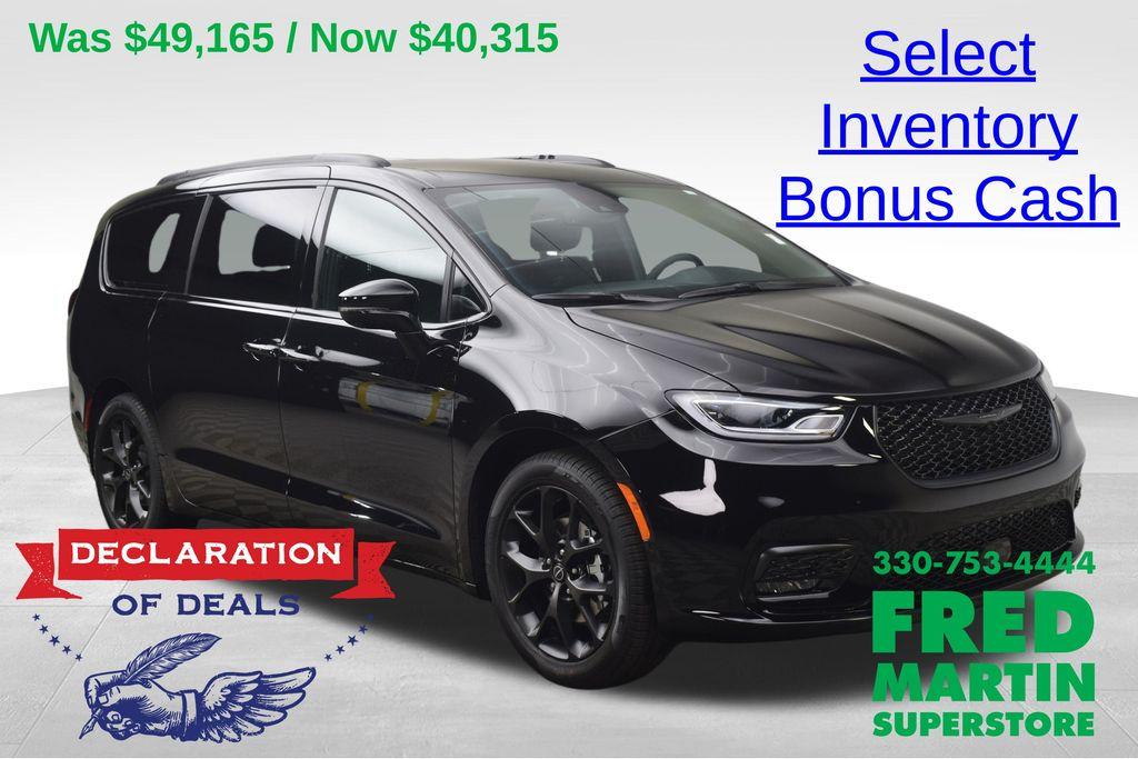 New 2026 Chrysler Pacifica Select