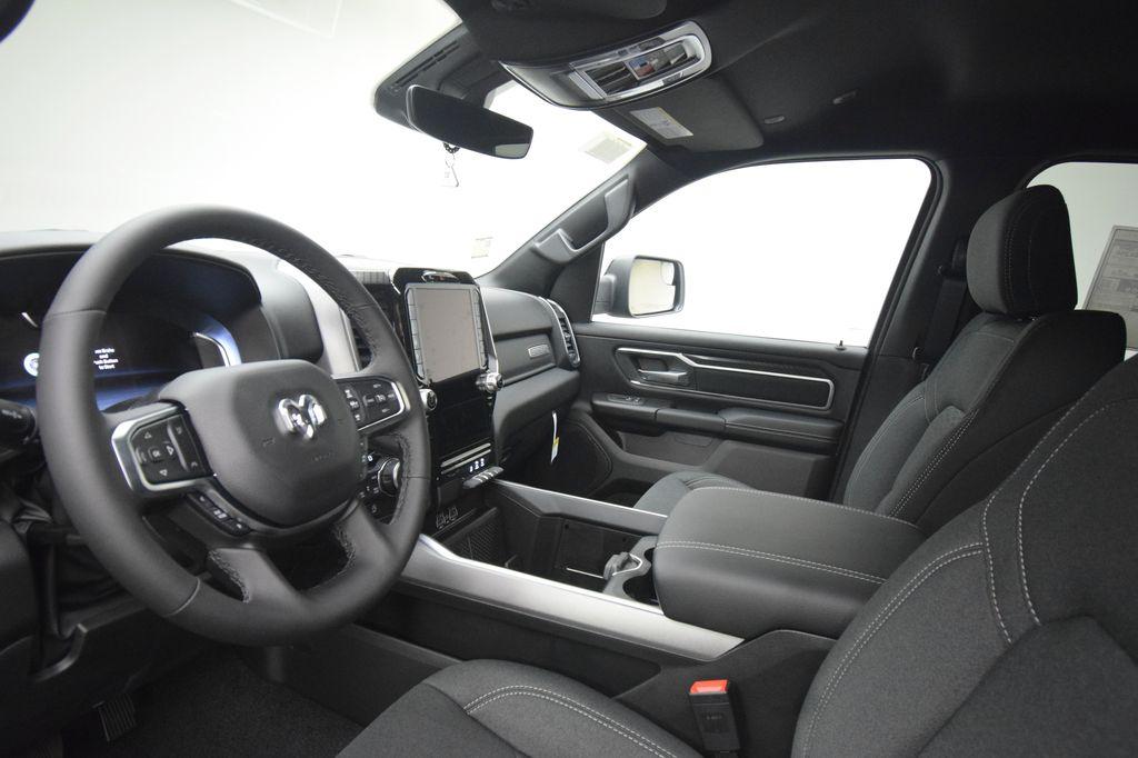 2027 RAM 1500 BIG HORN — миниатюра 30