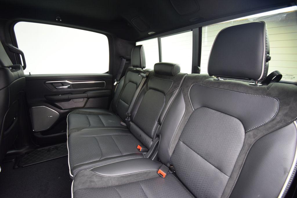 صورة مصغرة 28 لـ 2026 RAM 1500 LARAMIE