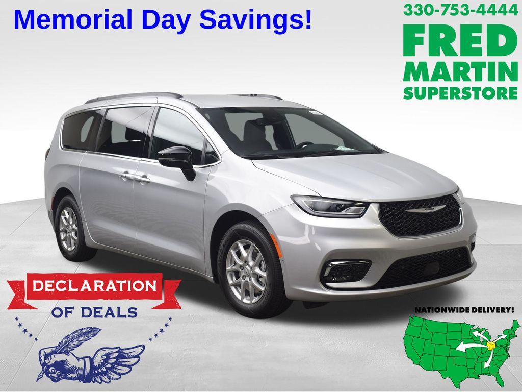 New 2026 Chrysler Pacifica Select