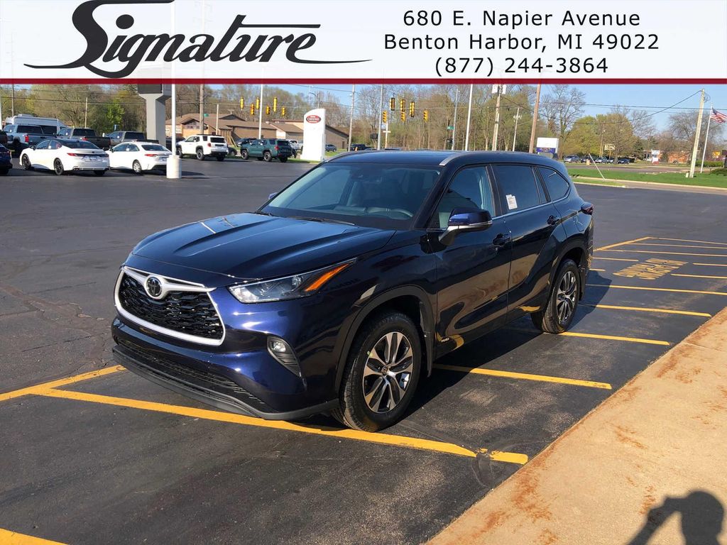 New 2026 Toyota Highlander Hybrid XLE