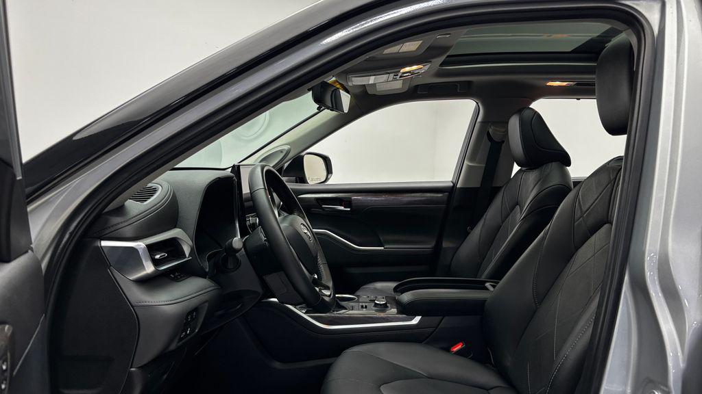 2023 Toyota HIGHLANDER PLATINUM — миниатюра 12