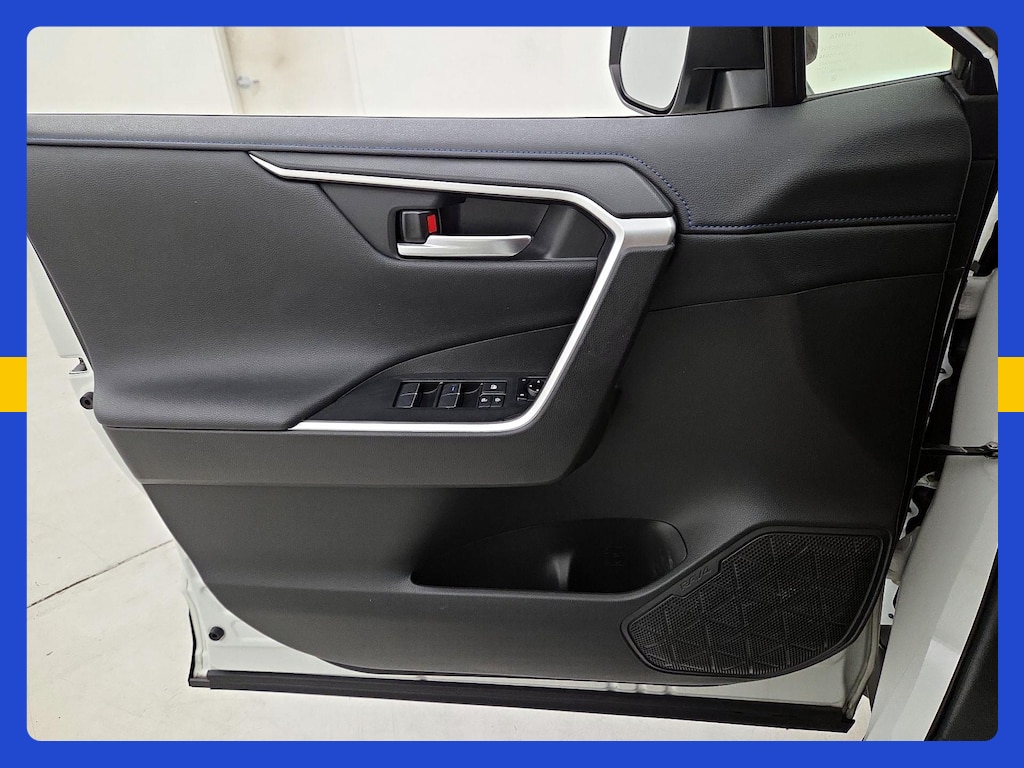 صورة 15 لـ 2020 Toyota RAV4 HYBRID XSE