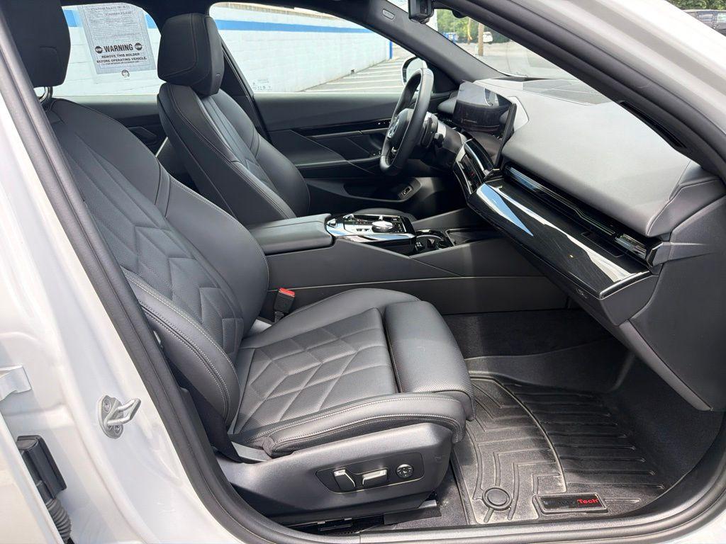 صورة مصغرة 25 لـ 2024 BMW 530 I XDRIVE