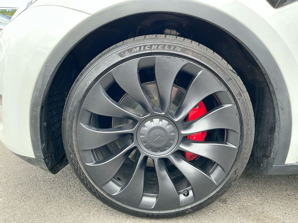 TESLA MODEL Y PERFORMANCE DUAL MOTOR ALL-WHEEL DRIVE - 10
