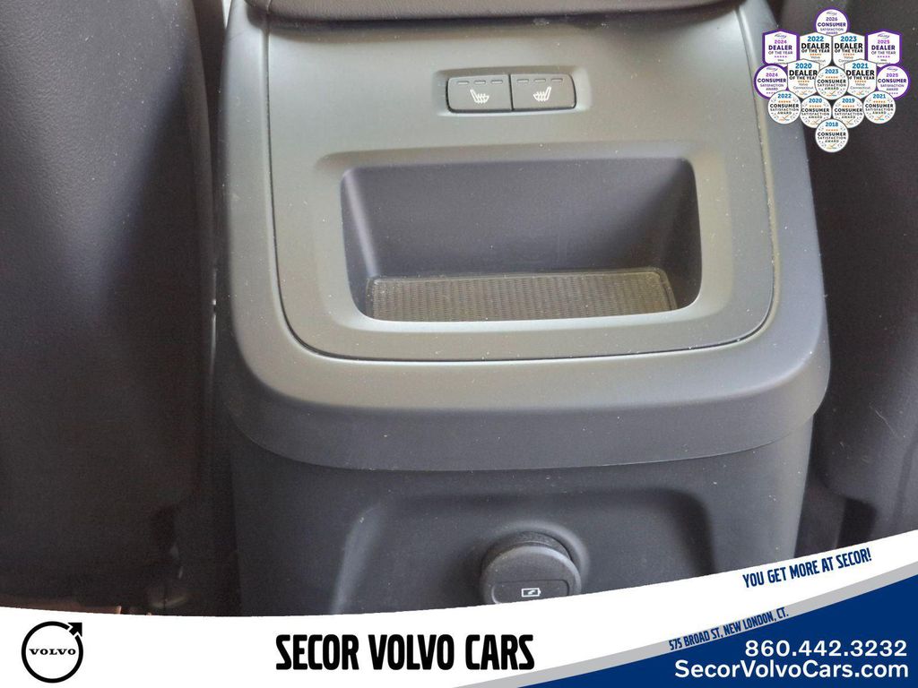 صورة مصغرة 17 لـ 2024 Volvo XC60 RECHARGE PLUG-IN HYBRID PLUS DARK THEME