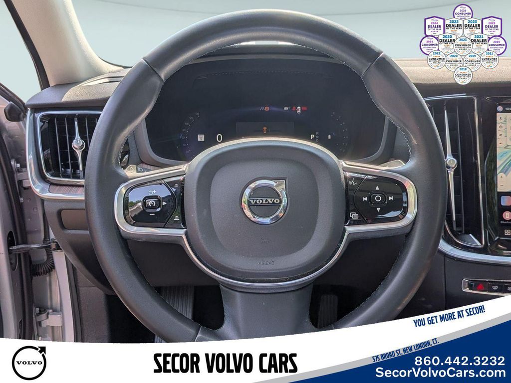 صورة مصغرة 19 لـ 2023 Volvo S60 PLUS DARK THEME