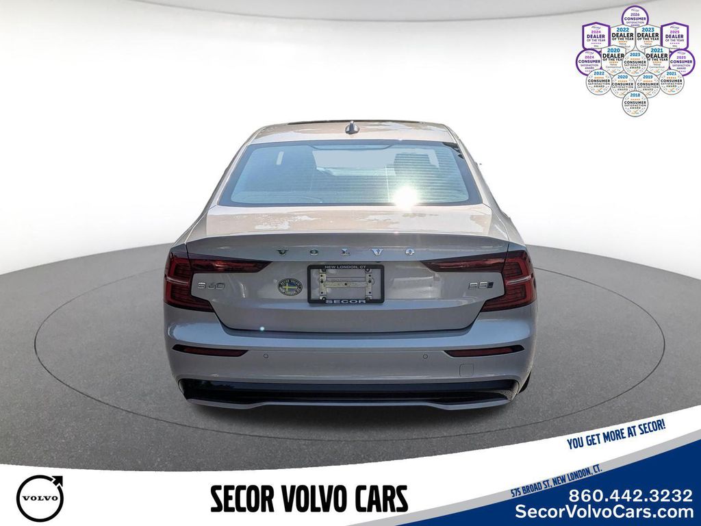 2023 Volvo S60 PLUS DARK THEME — фото 8