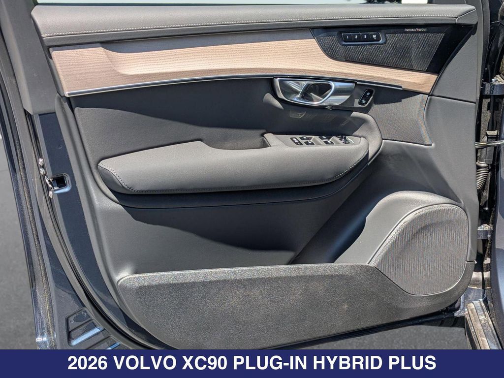 2026 Volvo XC90 PLUG-IN HYBRID PLUS, T8 AWD, ELECTRIC/GASOLIN thumbnail 11