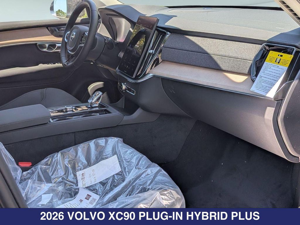 2026 Volvo XC90 PLUG-IN HYBRID PLUS, T8 AWD, ELECTRIC/GASOLIN thumbnail 29