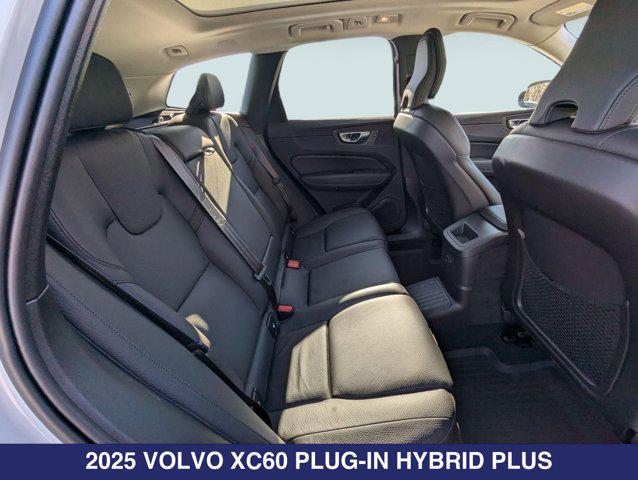 2025 Volvo XC60 PLUG-IN HYBRID T8 PLUS — фото 23