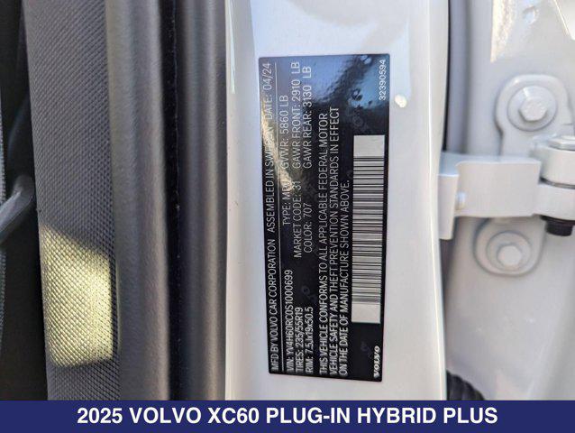 2025 Volvo XC60 PLUG-IN HYBRID T8 PLUS — фото 28